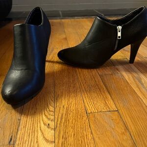 Black ankle heel boots. Size 9.5.